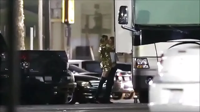 مادر قند اجازه می دهد دختر ناتنی اش کارت اعتباری اش را لیس بزند - لینک داستان های سکسی تلگرام