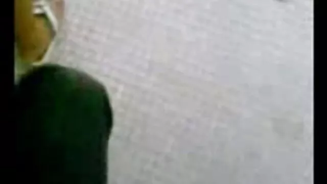 وقتی مدل پر زرق و برق کانالتلگرامفیلمسکسی ماری ، صورتی خیس اصلاح شده خود را انگشت می گذارد ، رویاها تحقق می یابند